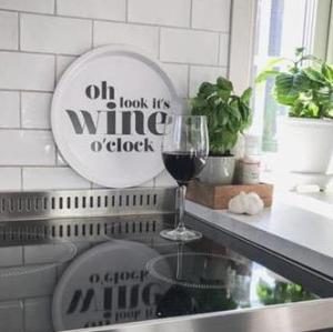 Bricka "Wine o'clock" (rund